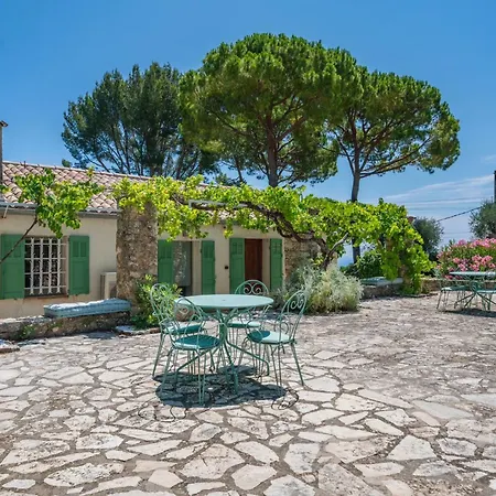 Domaine Des Encourdoules Guest house *