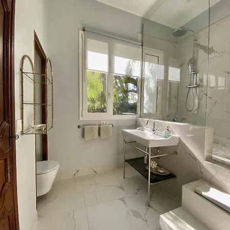 Domaine Des Encourdoules Guest house *
